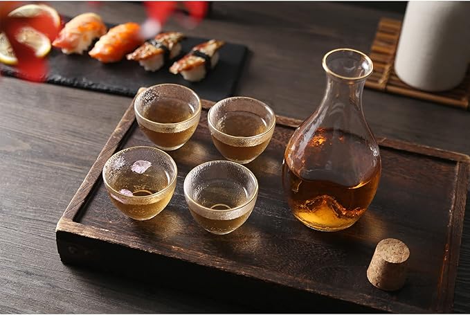 DUJUST Japanese Sake Set for 4, Glass Hammer Pattern in Golden Trim, 1 Crystal Clear Sake Bottle, 1