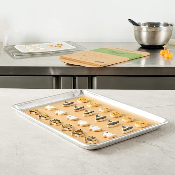 Restaurantware Pastry Tek 12 x 16 Inch Parchment Paper Sheets 200 Greaseproof Baking Sheets For Oven - Pre-Cut Double-Sided Silicone Coating Unbleached Paper Nonstick Baking Sheets Half-Size