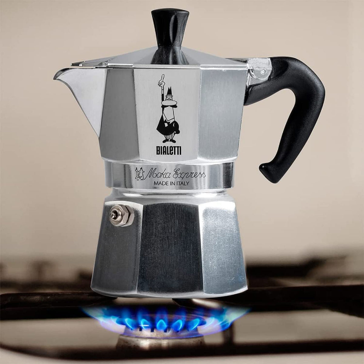 Bialetti - Moka Express: Iconic Stovetop Espresso Maker, Makes Real Italian Coffee, Moka Pot 1 Cup