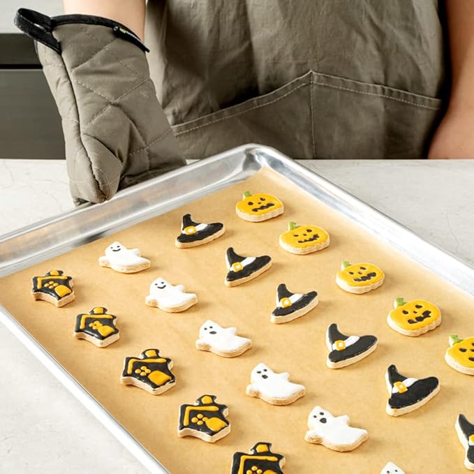 Restaurantware Pastry Tek 12 x 16 Inch Parchment Paper Sheets 1000 Greaseproof Baking Sheets For
