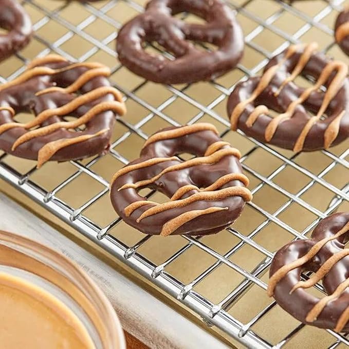 Chocolate Melting Wafers Bulk Bag Perfect For Dipping, Deserts, Baking And More (5 Pound, Peanut