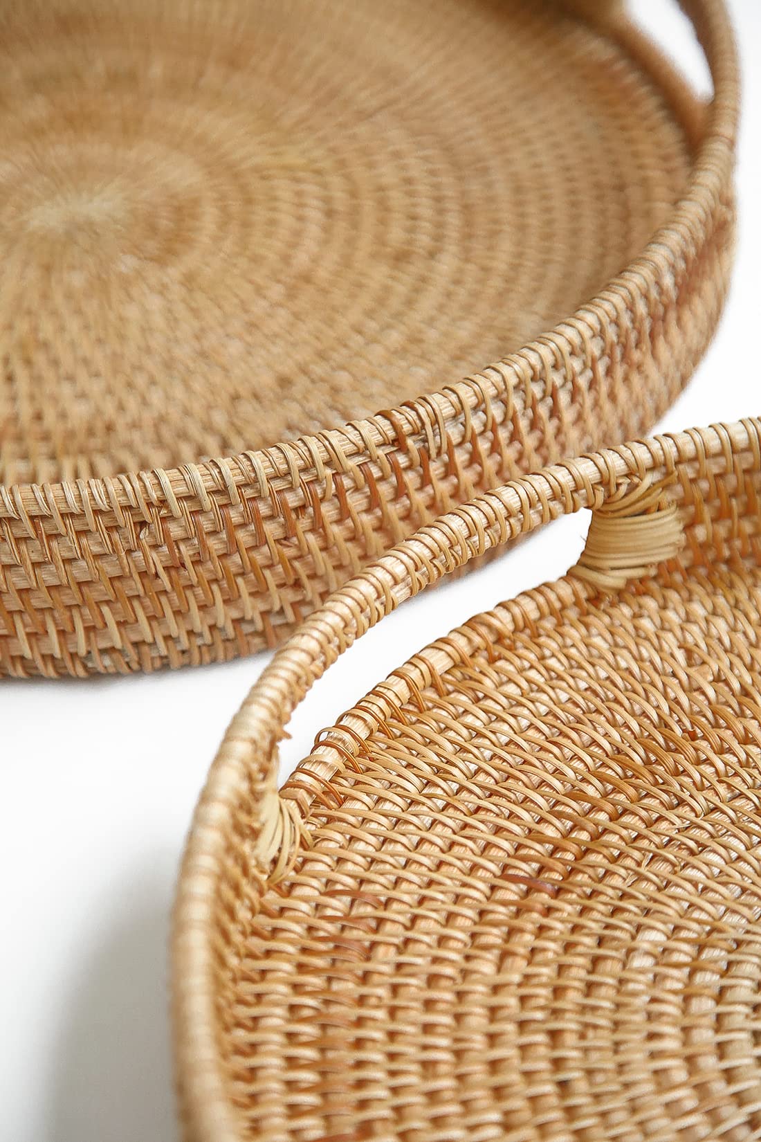 HITOMEN 11.8" Hand-Woven Round Rattan Serving Tray Decorative Wicker Trays with Handles for Coffee