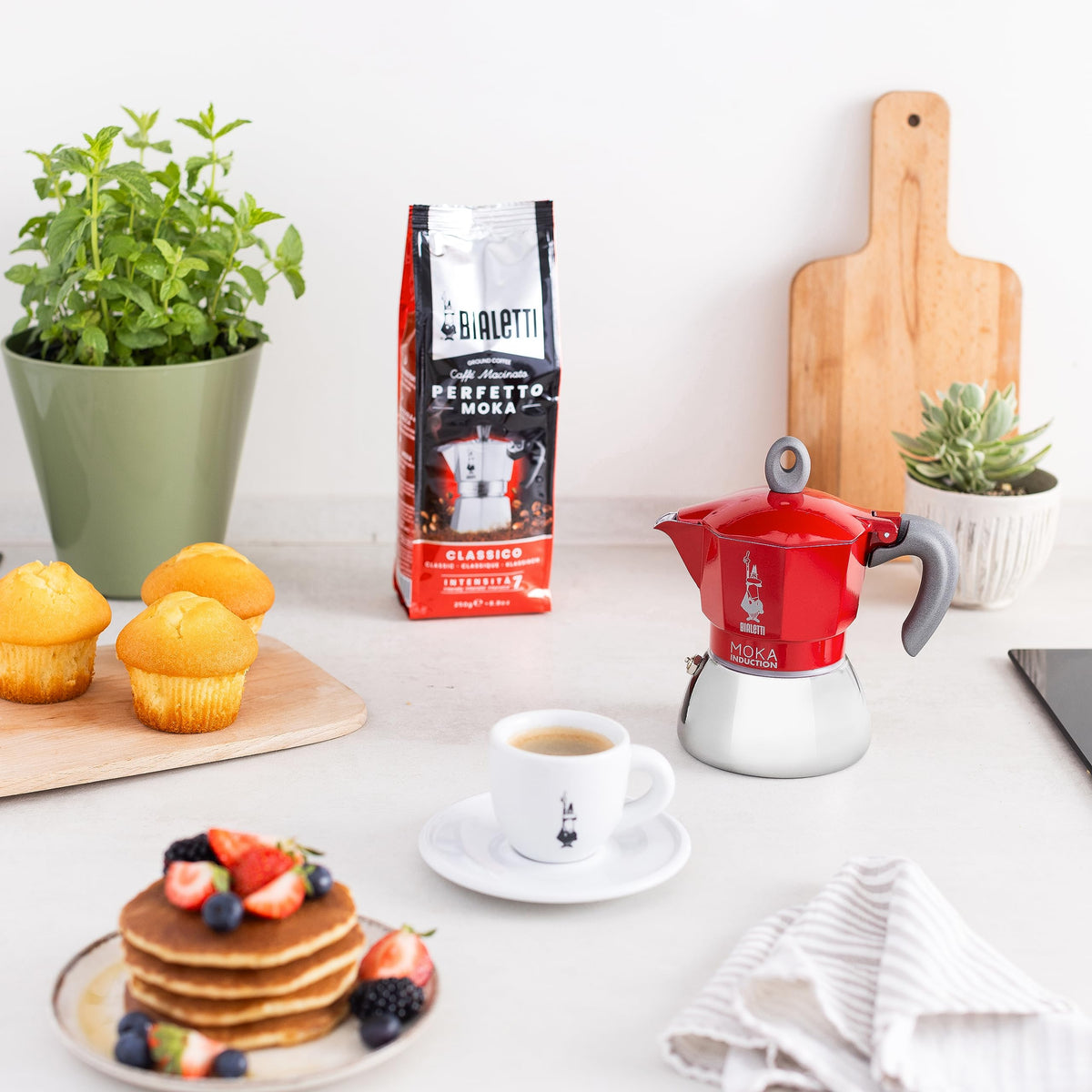 Bialetti - Moka Induction, Moka Pot, Suitable for all Types of Hobs, 4 Cups Espresso (5.7 Oz), Red