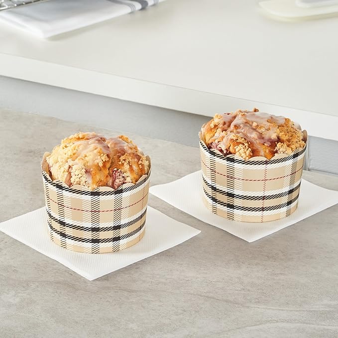Panificio 10 Ounce Cupcake Wrappers, 200 Scalloped Baking Cups - Oven-Ready, Greaseproof, Plaid