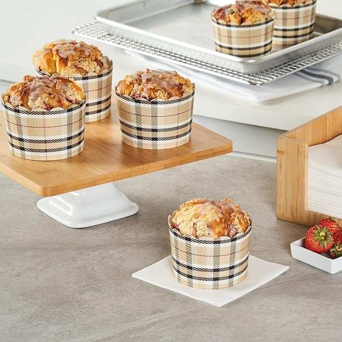 Panificio 10 Ounce Cupcake Wrappers, 200 Scalloped Baking Cups - Oven-Ready, Greaseproof, Plaid