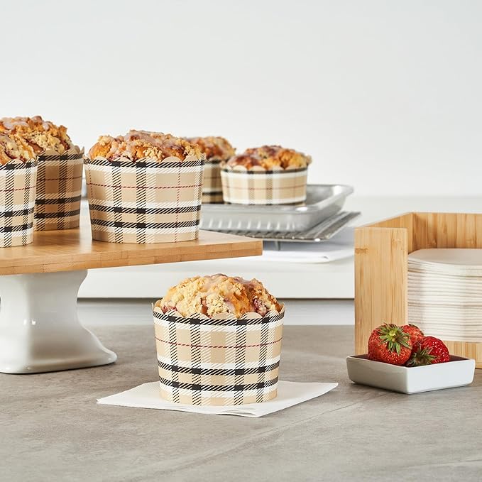 Panificio 10 Ounce Cupcake Wrappers, 200 Scalloped Baking Cups - Oven-Ready, Greaseproof, Plaid