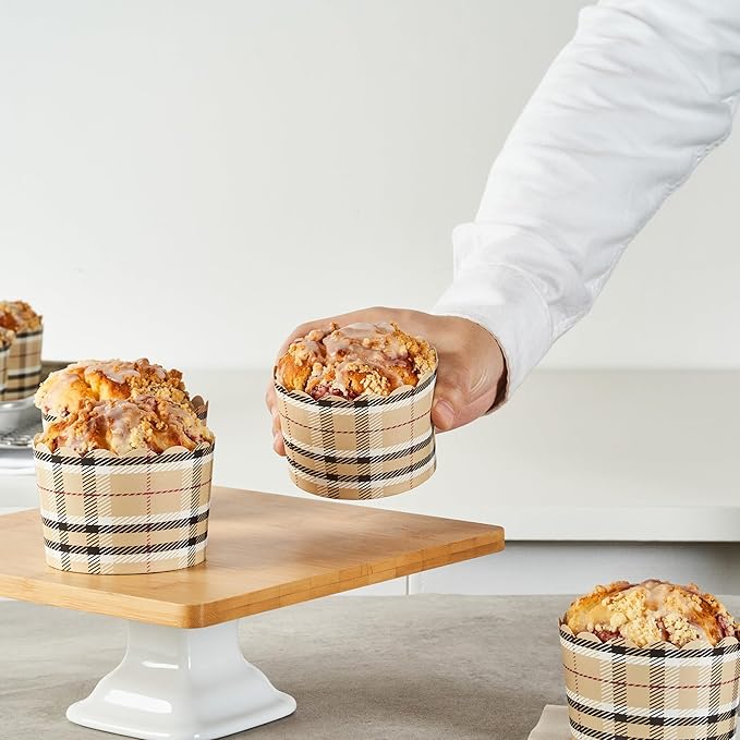 Panificio 10 Ounce Cupcake Wrappers, 200 Scalloped Baking Cups - Oven-Ready, Greaseproof, Plaid